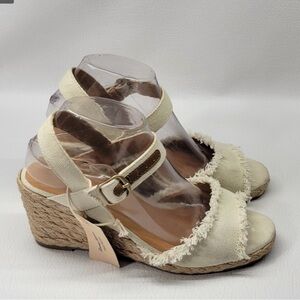 Tommy Bahama Cream Espadrille Wedges